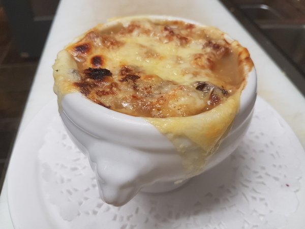 Onion soup ''au gratin''